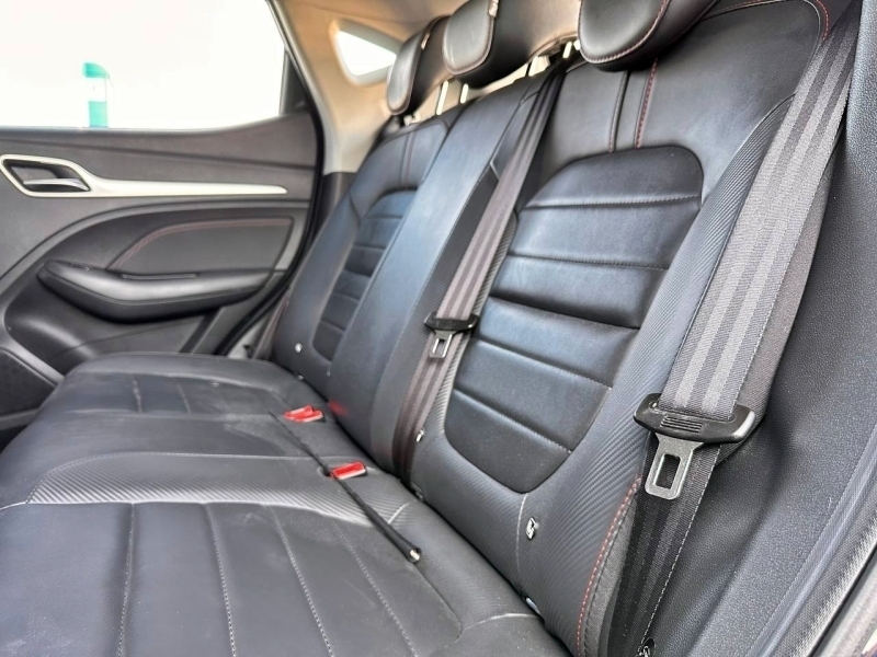 MG ZS Luxury 106cv Negro